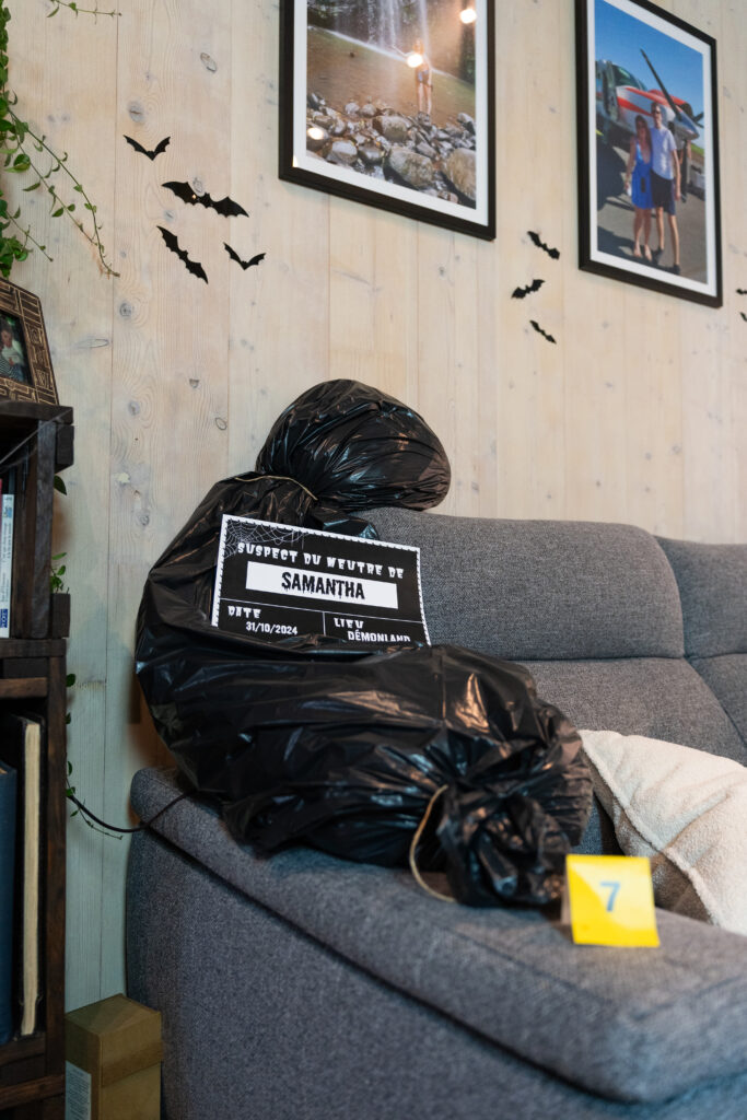 faux Cadavre emballé dans sac plastique - décor halloween